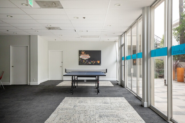 Building Photo - 3333 W 2nd St