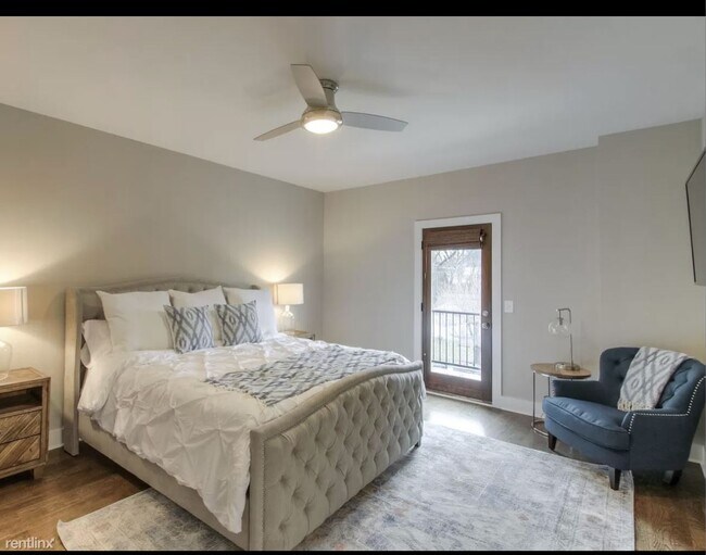 Building Photo - 4 br, 2.5 bath House - 421 Moore Avenue B