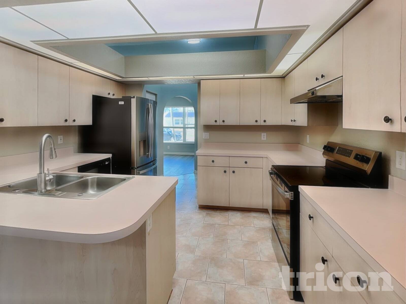 Building Photo - 3798 Fontainebleau St