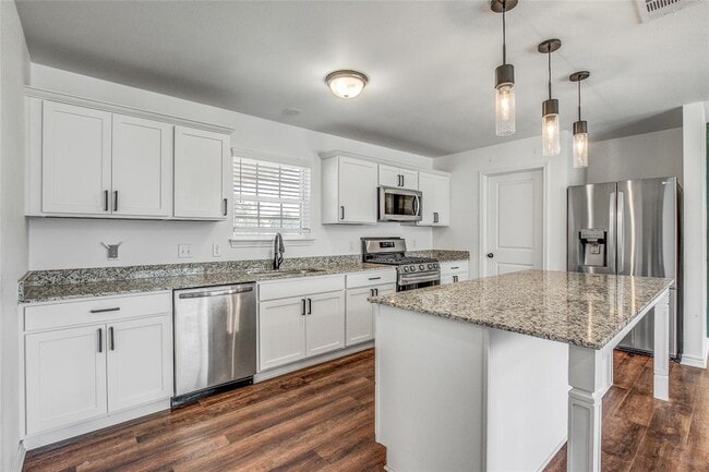 Building Photo - 610 Splitrock