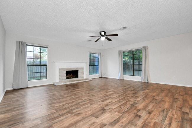 Building Photo - 8823 High Haven Dr