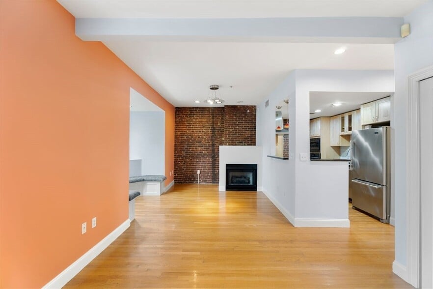 Primary Photo - 39 Worcester Sq