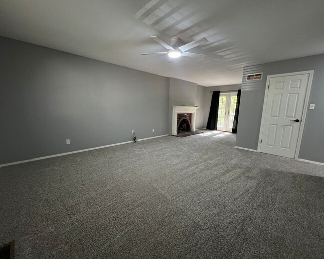 Building Photo - 1685 Lochcrest Dr