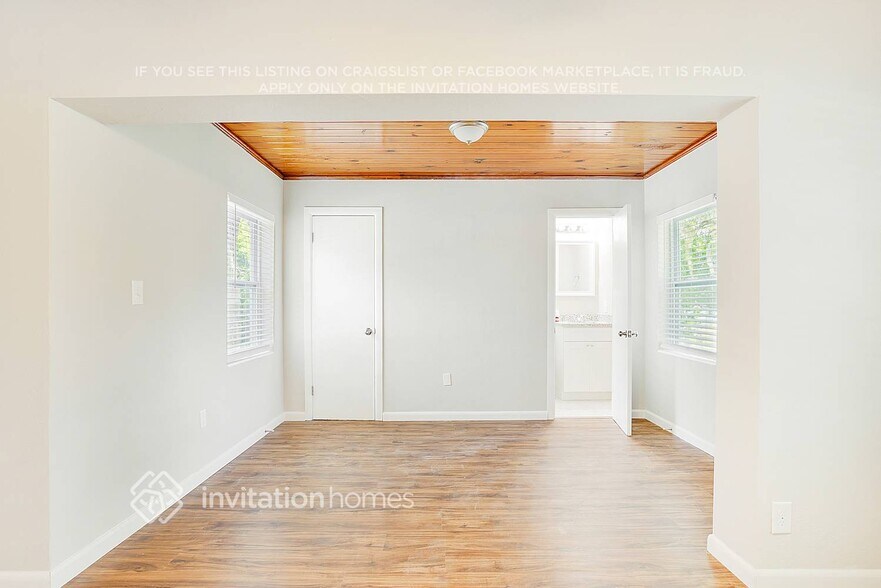 Building Photo - 1115 N Powers Dr