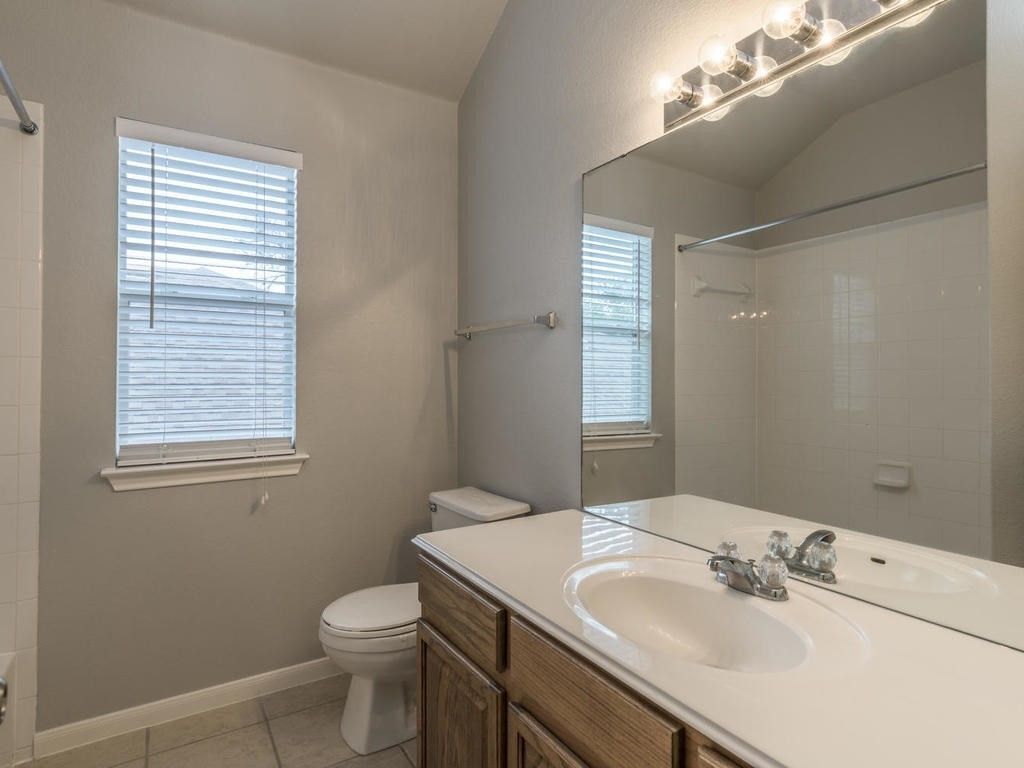 Building Photo - 2316 Paradise Ridge Dr