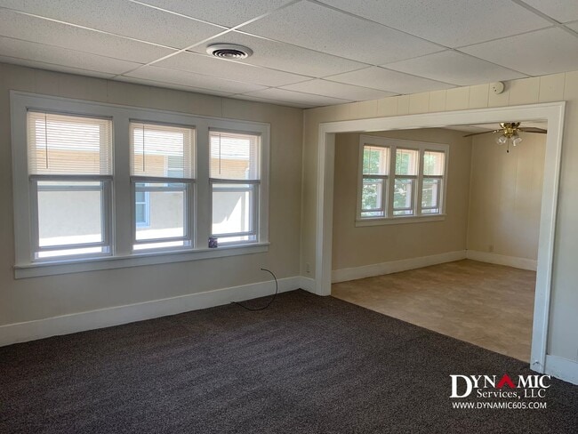 Building Photo - Upper Level 2 Bedroom, 1 Bathroom Duplex