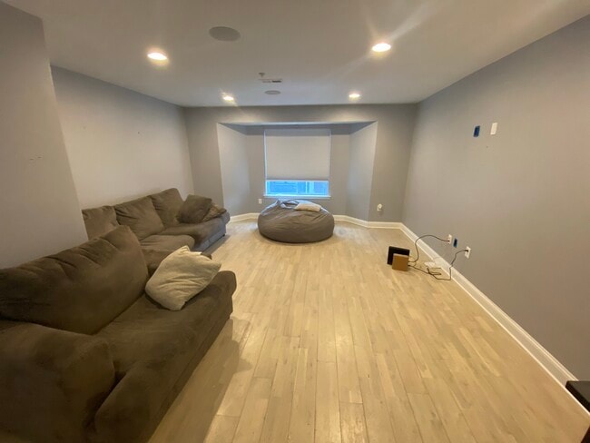 Building Photo - 1526 W Stiles St