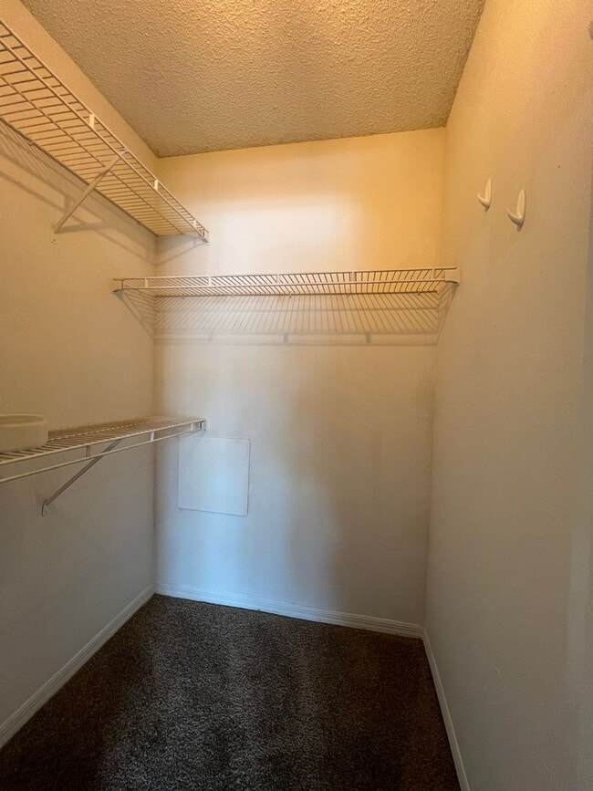 Building Photo - 1 BEDROOM 1 BATHROOM AVAILABLE FOR RENT (M...