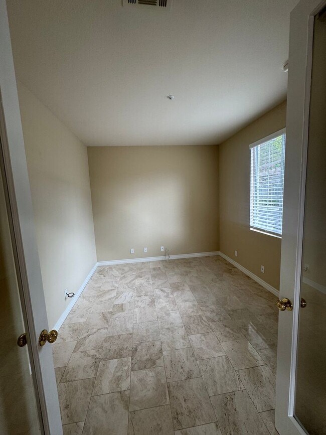 Building Photo - Beautiful 2 Bedroom/2 Bathroom + Bonus Room in Gated Community