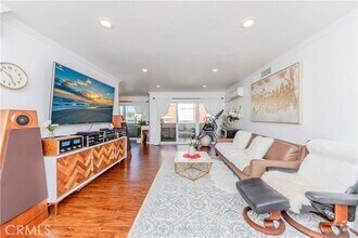 Building Photo - 358 S Gramercy Pl