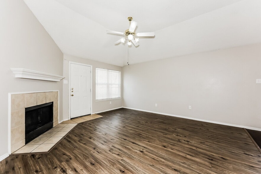 Building Photo - 833 Beaver Creek Dr