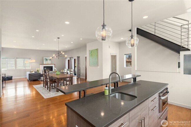 Building Photo - 3bd/2.5ba Seattle Home