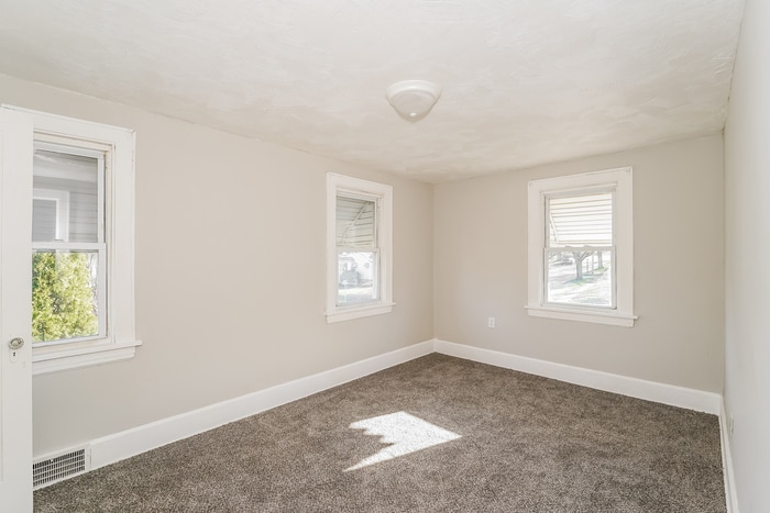 Building Photo - 1420 Oakwood Ave