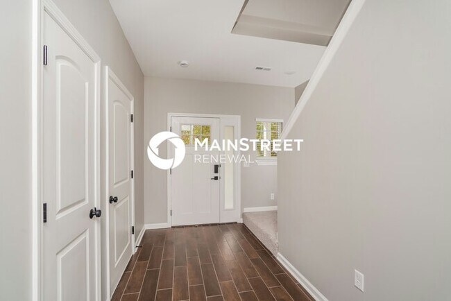 Building Photo - 3 Bedroom Pet-Friendly Home in Jeffersonville, IN with Main Street Renewal