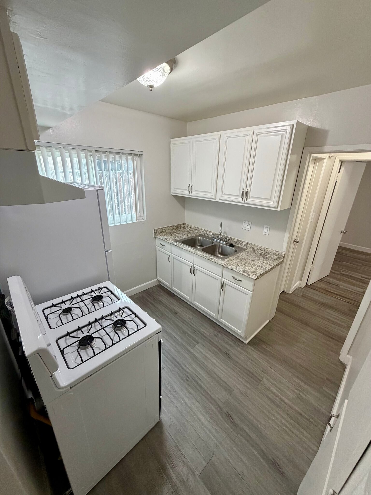 Building Photo - 12414 Dunrobin Ave