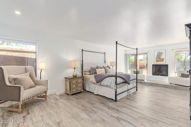 Building Photo - 4450 E Camelback Rd