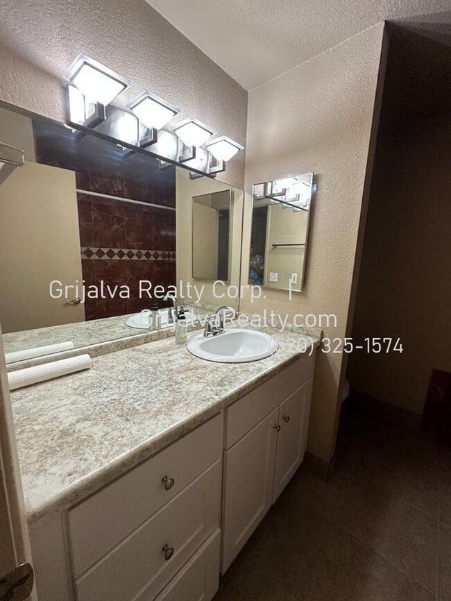 Building Photo - 6430 N Tierra De Las Catalinas