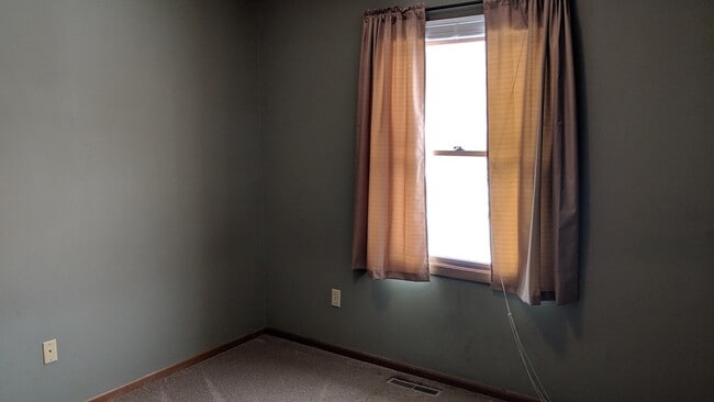 Building Photo - 3-bedroom, 2-bath Townhome in Coralville