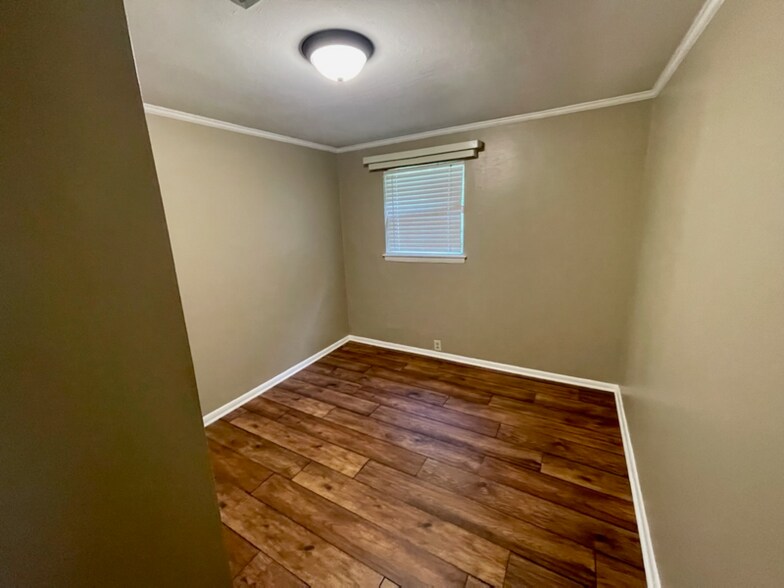 Building Photo - 106 Oleander Dr
