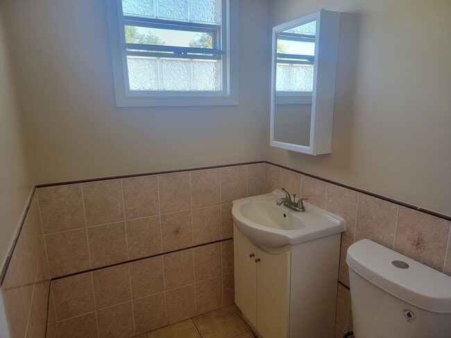 Building Photo - Charming 3BR Duplex in Harvey