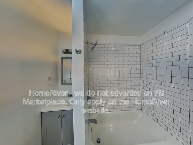 Building Photo - 289 Hilton Ave