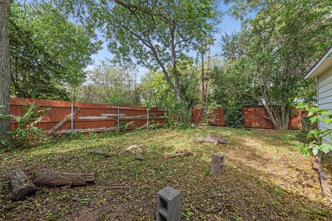 Building Photo - 3025 Mitchell Ave