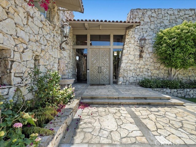 Building Photo - 709 Paseo Del Mar