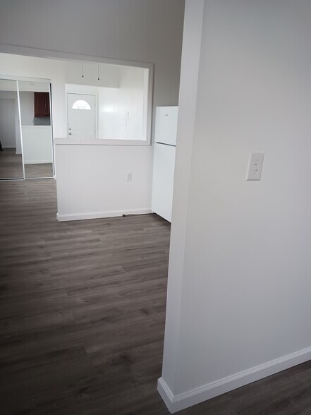 Building Photo - 32 Bay Ave