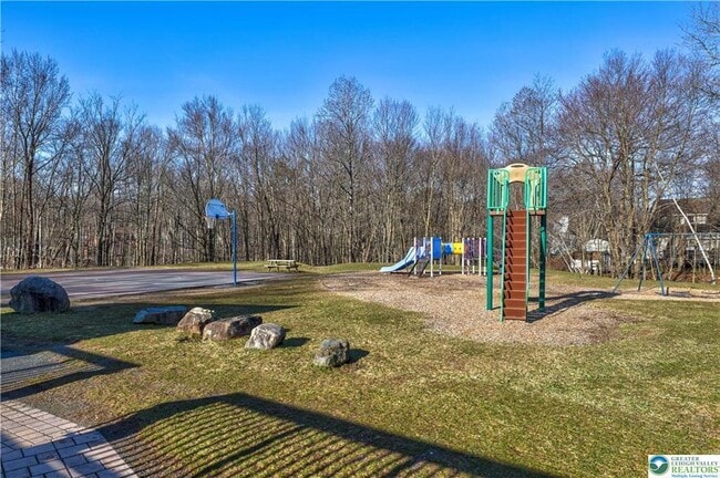 Building Photo - 3322 Woodland Dr