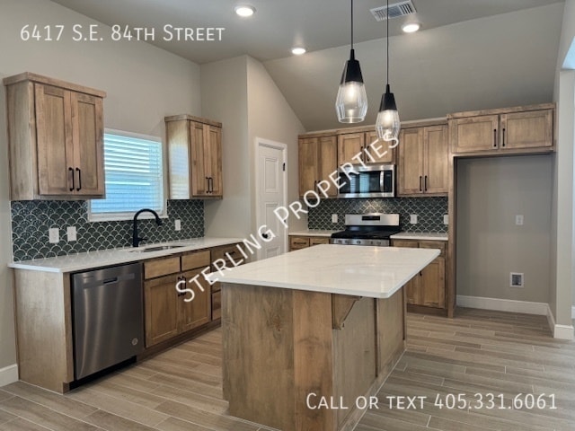 Building Photo - 6417 SE 84th St