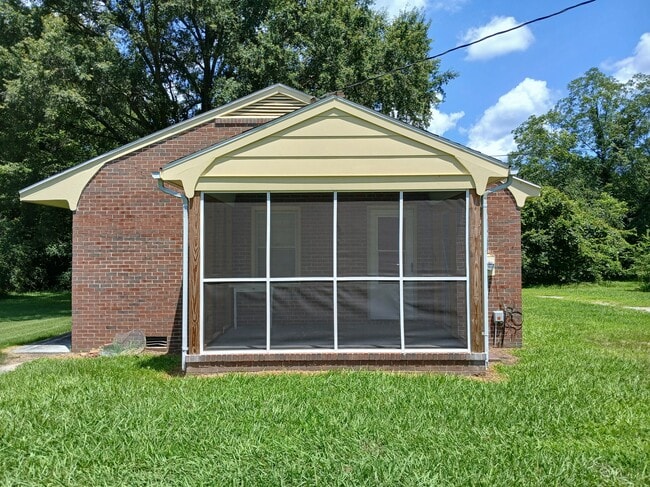 Building Photo - 469 Slagles Lake Rd