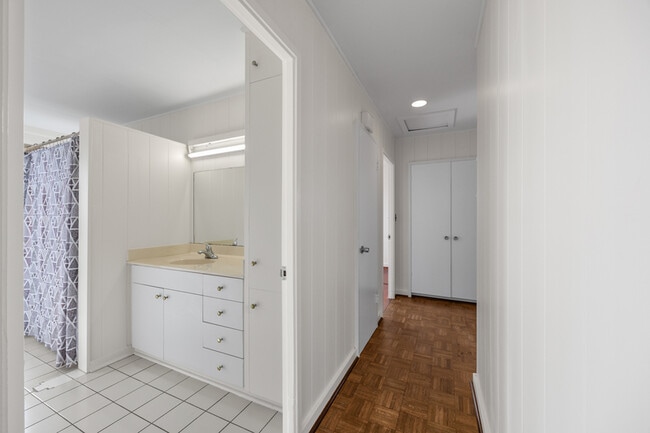 Building Photo - 1608 Makamua St