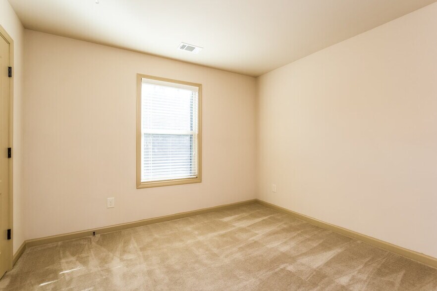 Building Photo - 3336 Montauk Hill Dr