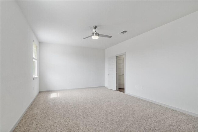 Building Photo - Gorgeous home available August 1!