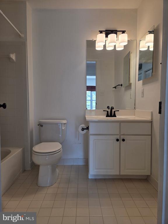 Building Photo - 1930 Crescent Park Dr