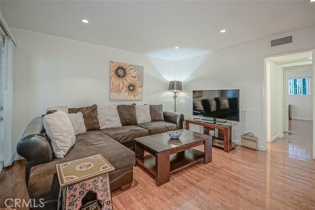 Building Photo - 4950 Louise Ave