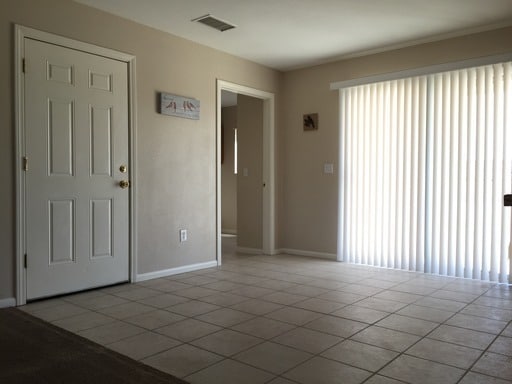 Building Photo - Remodeled 3 bed/2 bath home close to shopping