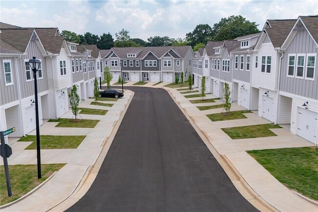 Building Photo - 622 Shallowford Rd