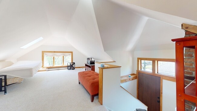 Building Photo - 402 N Titus Ave