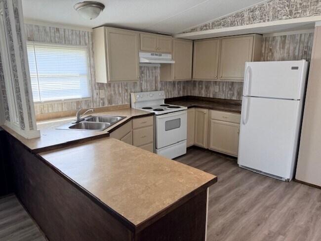 Building Photo - Greenback 37742 - 3 bed 2 bath mobile home - Lease to own option - call Troy Adams 865-233-6949