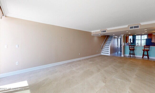 Building Photo - 2100 Ocean Dr S