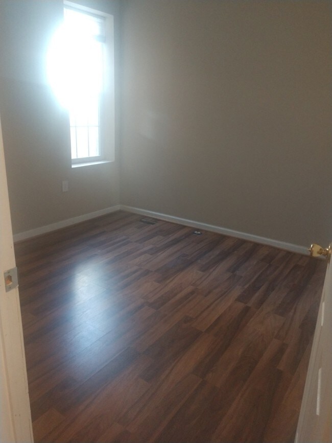 Bedroom II - 402 E Lorraine Ave