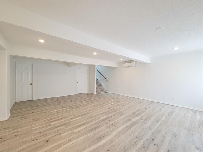 Building Photo - 5703 Fraser Ave