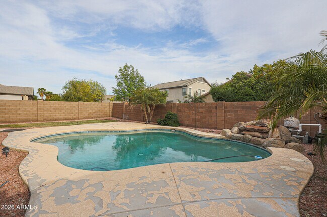 Building Photo - 16205 W Gibson Ln