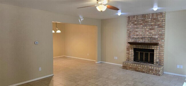 Building Photo - 2800 Norfolk Dr