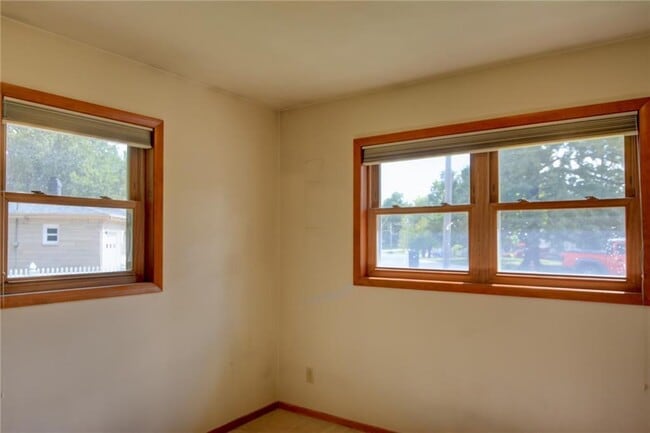 Building Photo - 858 Haynes Dr