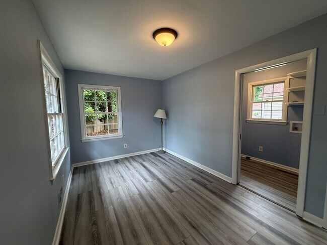 Building Photo - 226 College Dr