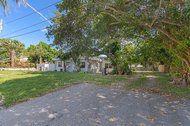 Building Photo - 1831 Juno Rd
