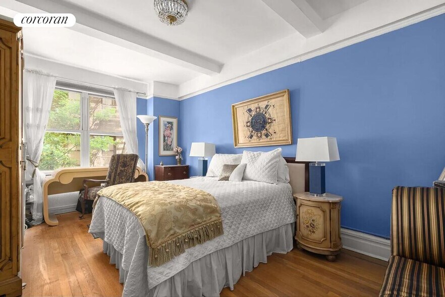 Building Photo - 225 E 79th St