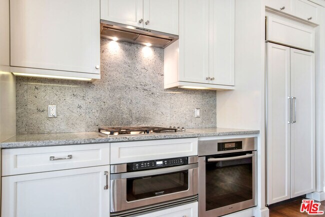 Building Photo - 1 W Century Dr